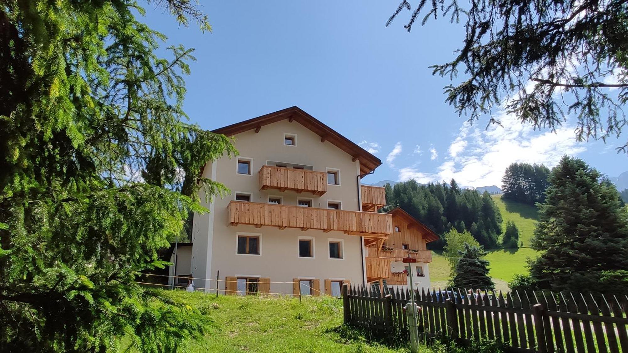 Villa Erica Badia  Buitenkant foto