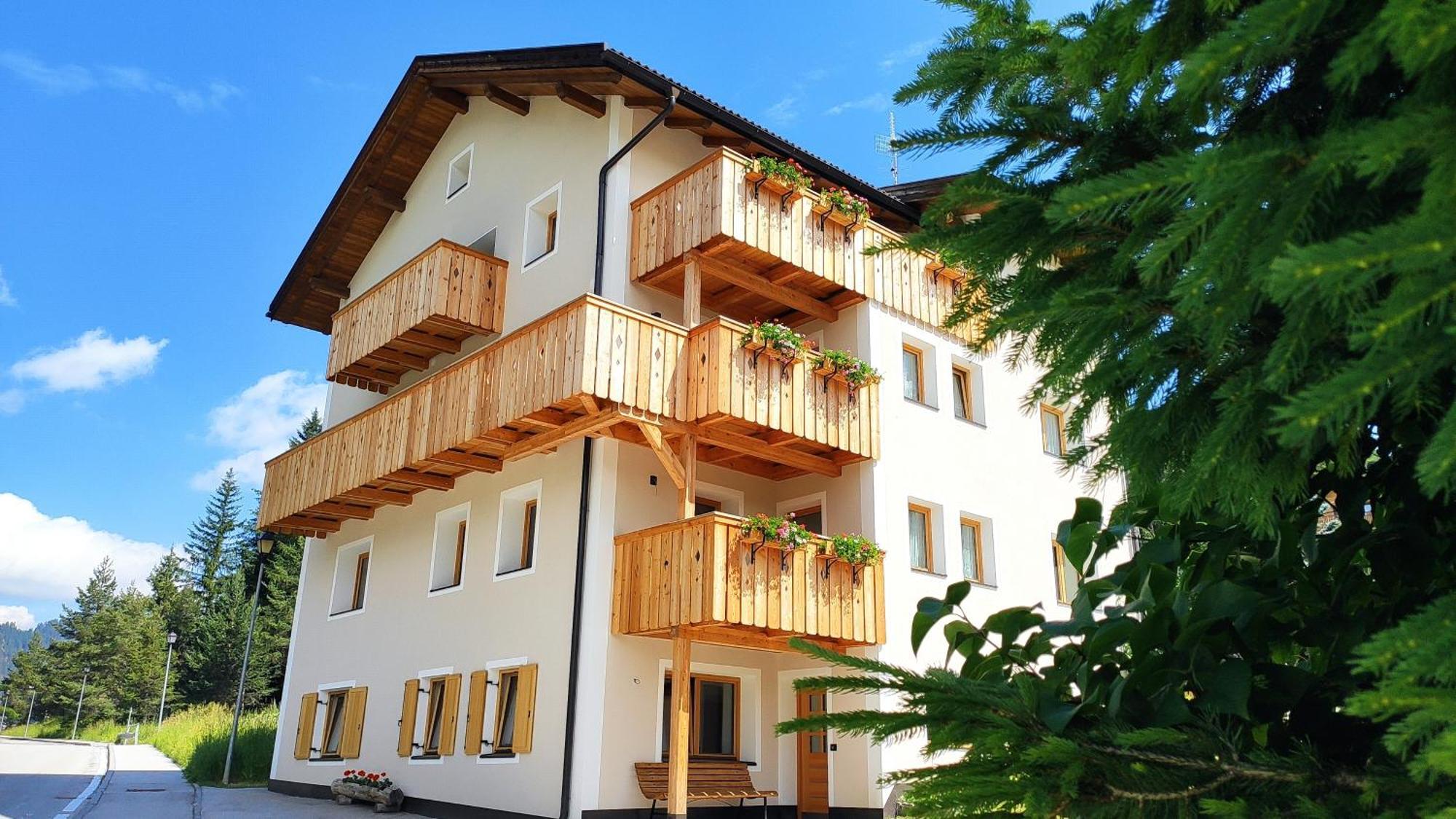 Villa Erica Badia  Buitenkant foto